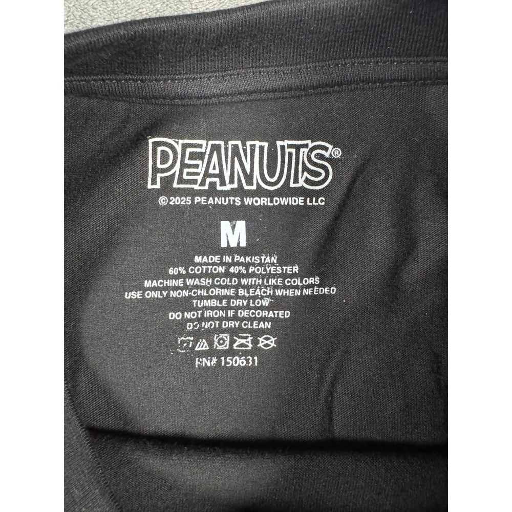 Peanuts Snoopy Racing Club Going Fast Black Size Medium T-Shirt RN 150631 - Picture 7 of 11